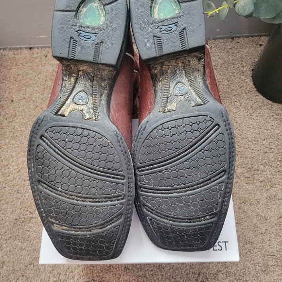 Ariat boots, mens size 13D, red tops, used but in great used condition - Picture 3 of 4